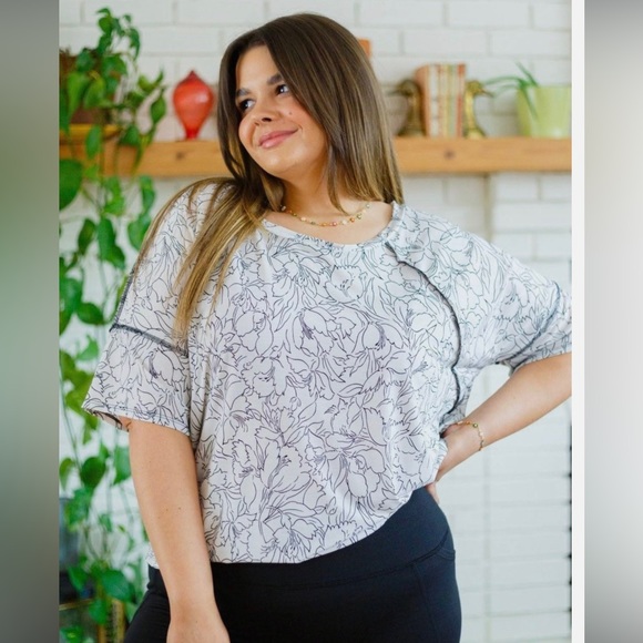 Sew In Love Tops - NWT SEW IN LOVE black & white floral blouse | L